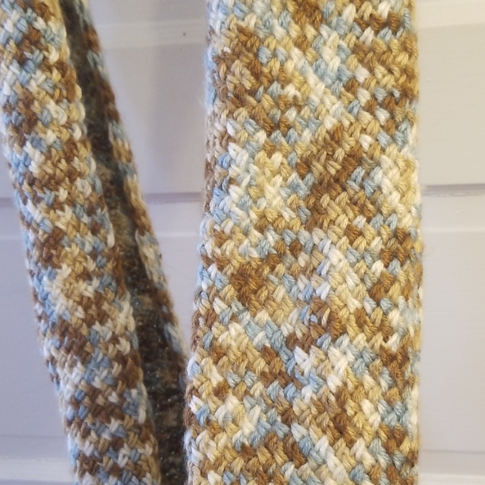 Handmade loop scarf - Picture 3 of 3